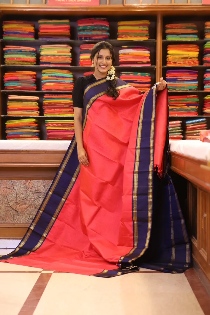 chilli-red-pure-zari-kanchi-silk-saree-with-navy-blue-accents-sw000001705-a