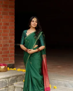 lightweight-silk-green-red-kolam-elegance-sw000001769-a