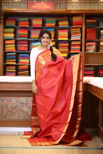 red-vairaoosi-checks-classic-sw000001772-a