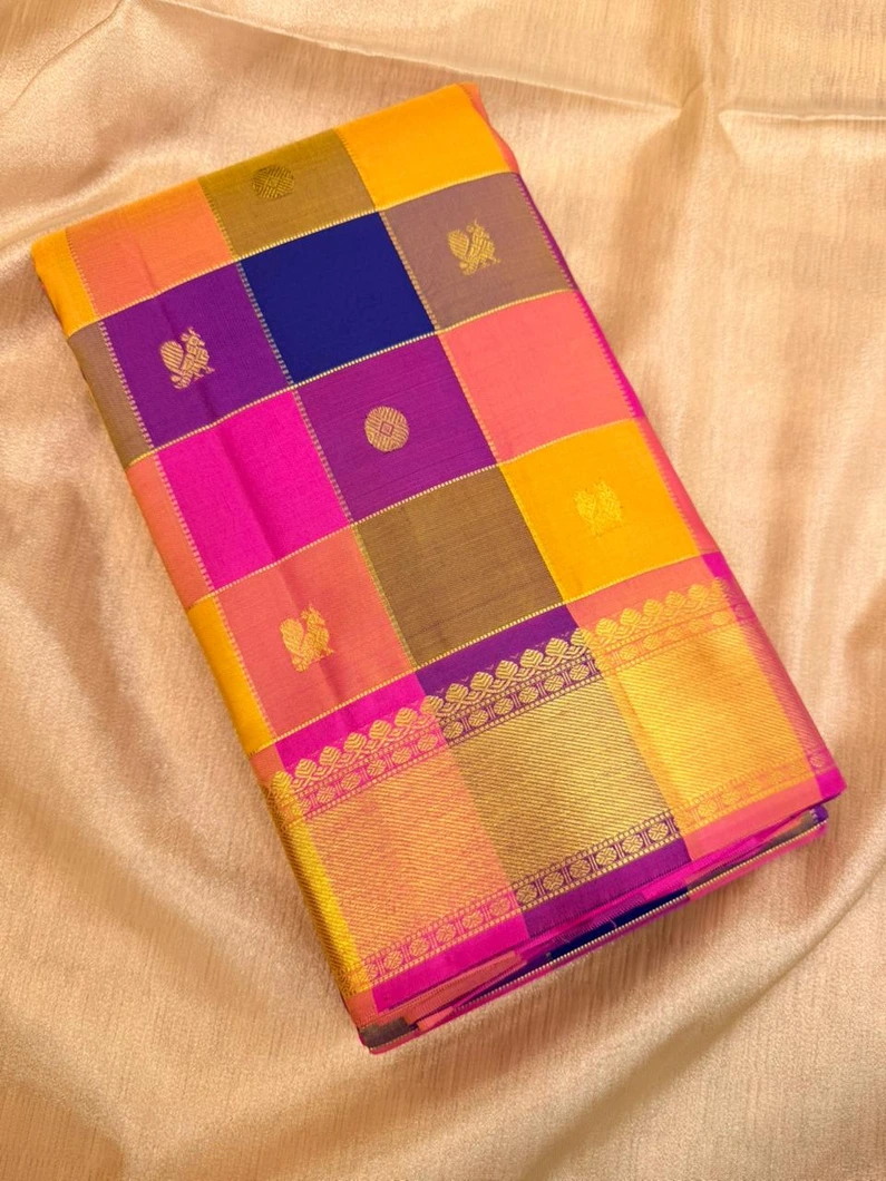 pure-kanchi-silk-saree-in-pazhum-pazhamum-with-maroon-annam-rudraksha-motifs-sw000001833-a