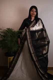 elegant-kanchi-silk-saree-in-half-white-and-black-sw00000132-b