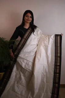 elegant-kanchi-silk-saree-in-half-white-and-black-sw00000132-a