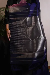 kanchi-silk-saree-in-navy-blue-with-pink-and-silver-and-temple-border-sw00000159-c