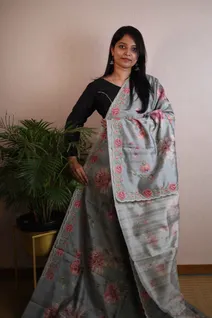 charming-semi-tussar-silk-saree-in-grey-with-floral-design-sw00000170-b