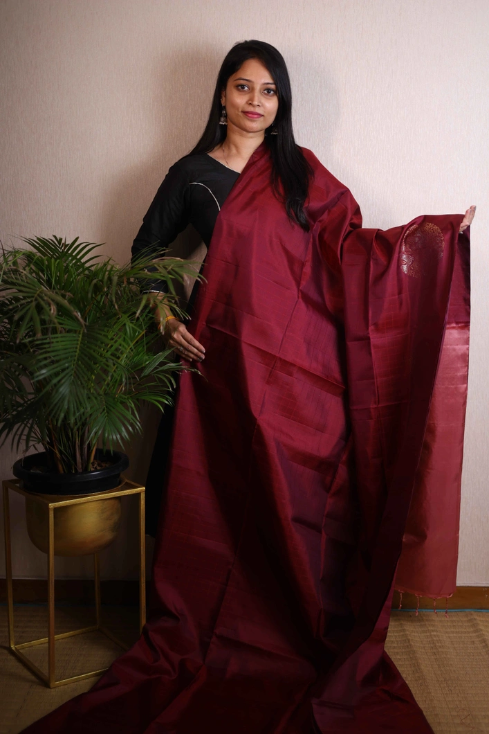 lightweight-silk-saree-in-maroon-with-pastel-pink-accents-sw00000172-a