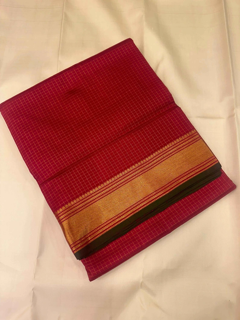 9-yards-red-vairaoosi-with-getty-border-sw00000234-a