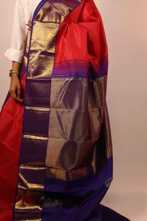 pure-zari-saree-in-red-and-navy-blue-with-vairaoosi-design-sw00000203-c