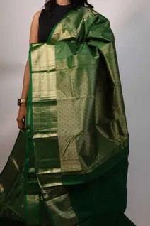 kanchi-silk-saree-in-lush-leaf-green-with-golden-tiny-checks-sw00000214-c