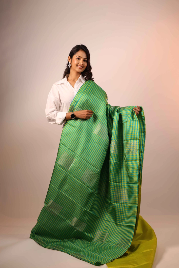 lightweight-silk-saree-in-lavender-with-wine-accents-sw00000218-a