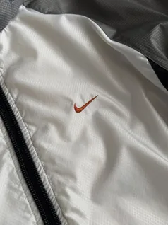 vintage-90s-nike-sportswear-swoosh-windbreaker-trt645-d