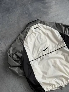 vintage-90s-nike-sportswear-swoosh-windbreaker-trt645-f