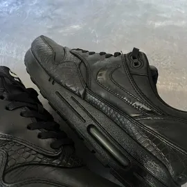 nike-air-safari-black-2018-trt670-d