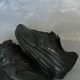 nike-air-safari-black-2018-trt670-h